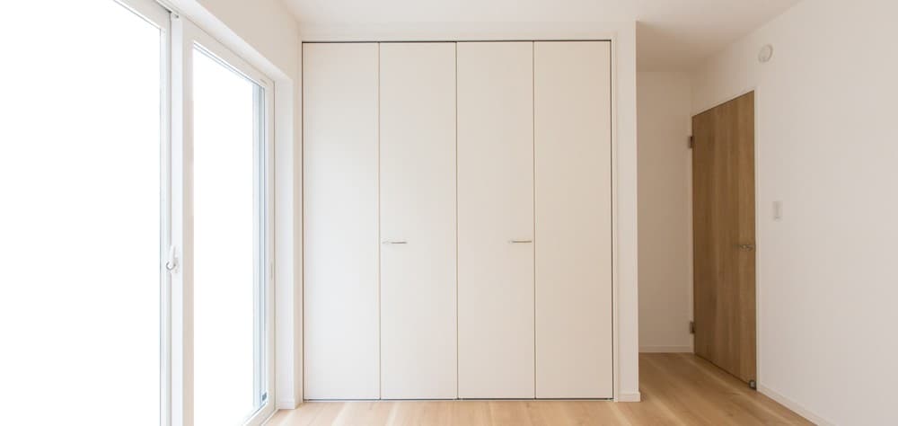 Puertas plegables en Santiago de Compostela
